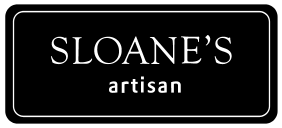 โลโก้สีดำและสีขาวของ Sloane's Artisan